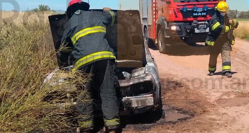 Este jueves, se produjo el incendio de un auto