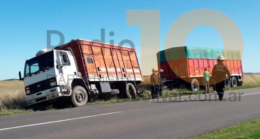 Ruta 65: Un camión rompió dos neumáticos