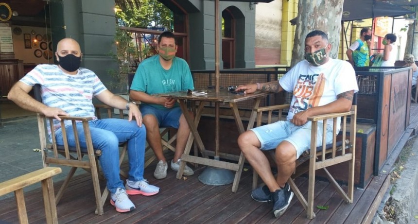 Remis YA, Remis Córdoba y ‘El Ángel’ Remis convocaron al móvil de FM10 para hablar sobre el aumento de tarifas