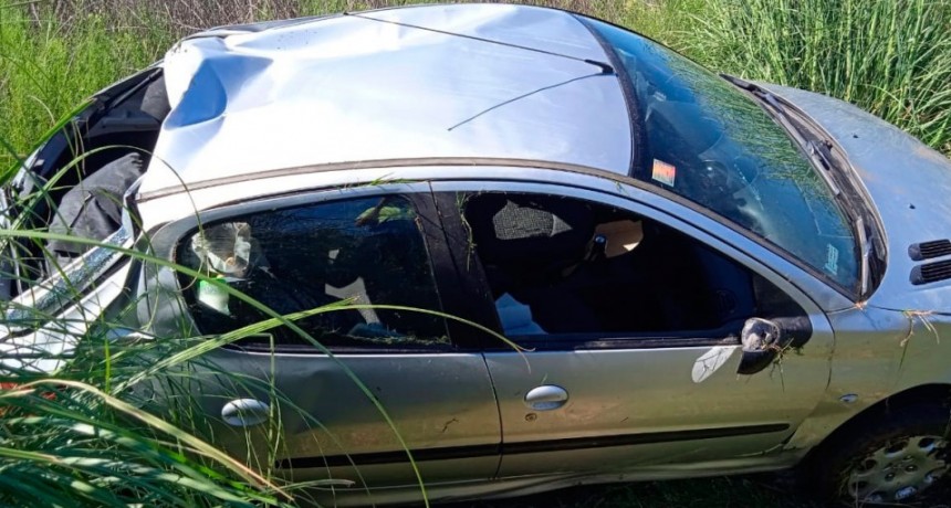 Ruta 65: Vuelco con dos heridos leves