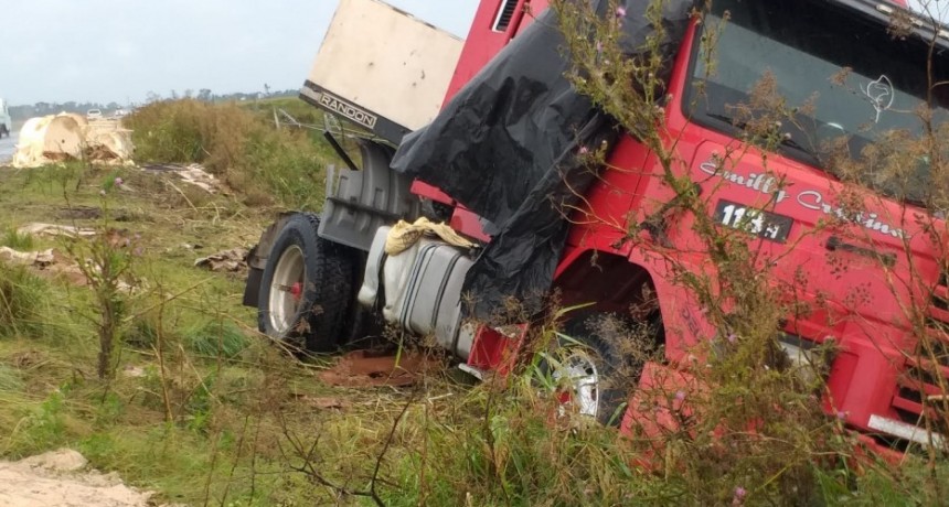 Recomendaciones para los conductores que circulen en inmediaciones al vuelco del camión brasileño en ruta 65