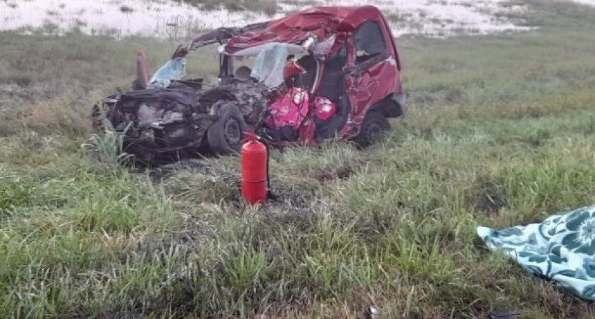 Ruta 205(Roque Pérez): Una pareja y una menor que estarían radicados en Bolívar, perdieron la vida tras un grave accidente