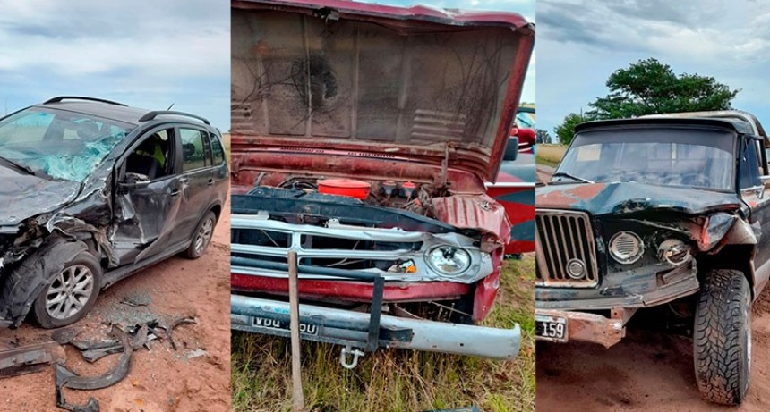 Este domingo, tres vehículos impactaron en el camino rural que conduce a Laguna San Luís