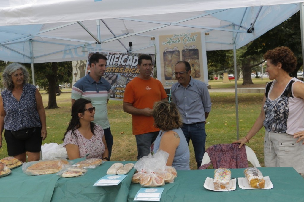 El Intendente  Marcos Pisano acompañó la exitosa jornada de Mercados Bonaerenses