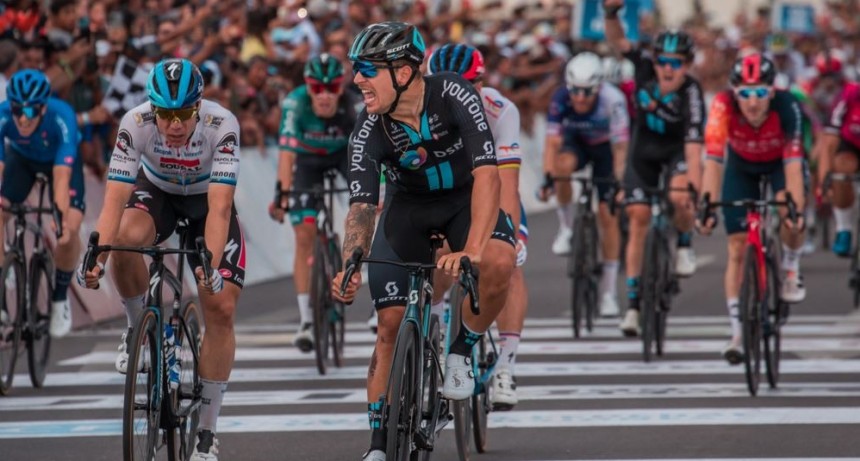 39&ordf; Vuelta a San Juan: En un nuevo embalaje masivo, el australiano Samuel Welsford supero en la l&iacute;nea a Bennet y Gaviria 