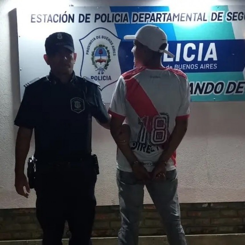 Invitó a pelear a la policía y terminó preso