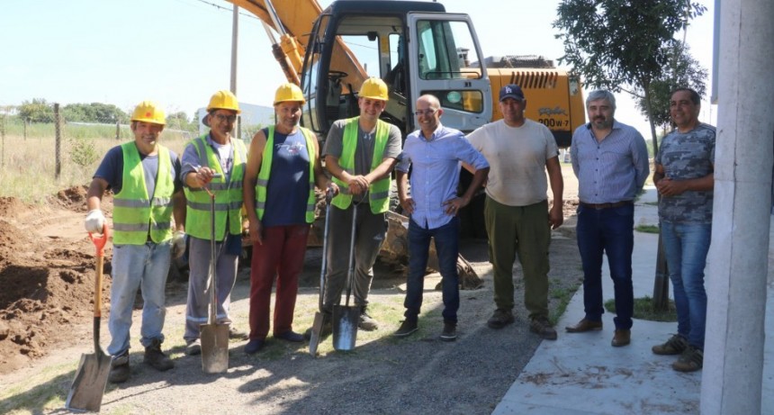 El intendente Marcos Pisano recorrió el avance de la obra de Ampliación de Red de Desagües Cloacales en barrio Colombo