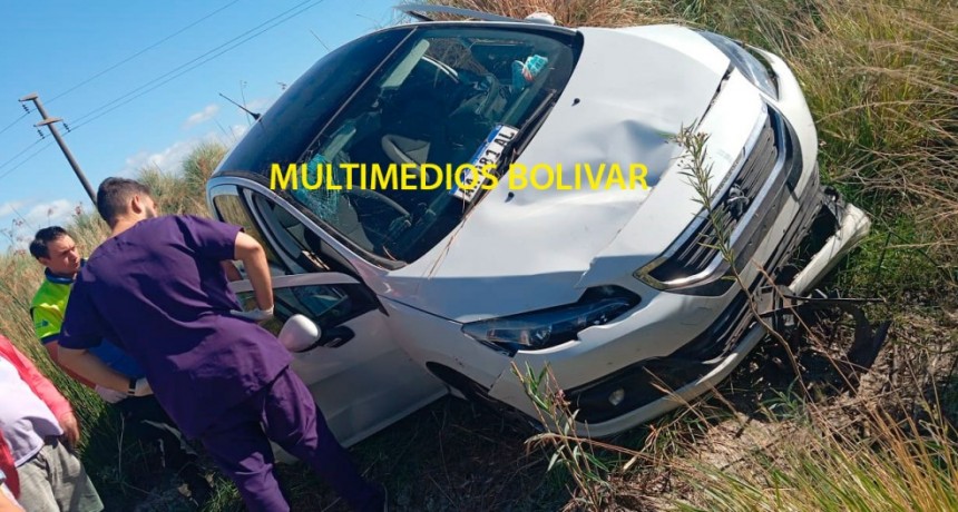 Bomberos Voluntarios de Bolívar, asistieron al despiste y vuelco de un vehículo en ruta 226