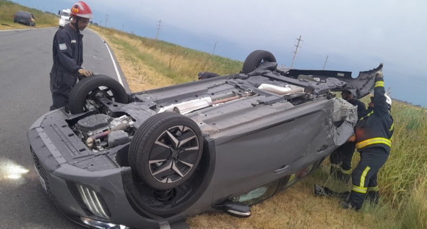 Fuerte impacto entre dos vehículos en ruta 65