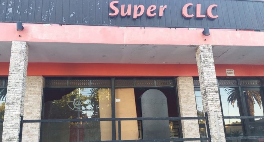 La Policía aprehendió a dos mayores de edad cuando sustraían cables desde el interior de un comercio que se encuentra cerrado y en estado de abandono