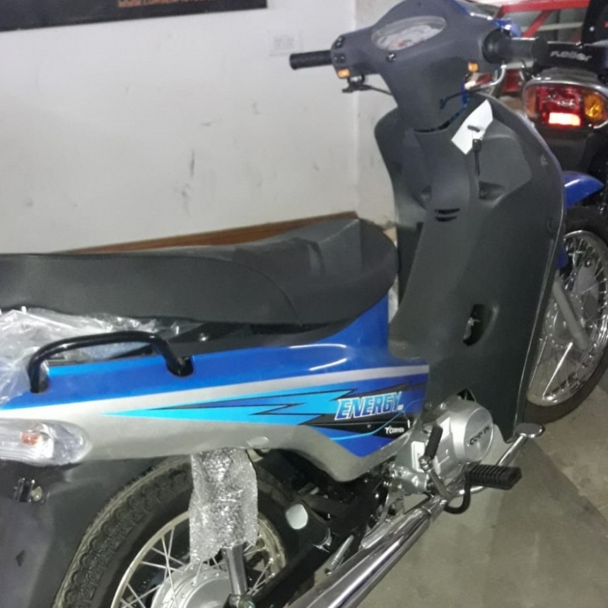 Le robaron la moto de la puerta de su casa