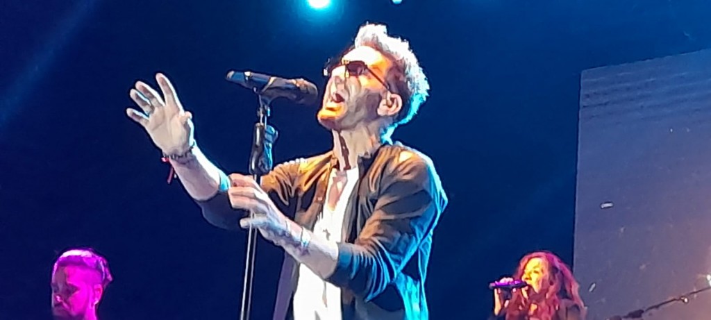 Axel le puso el costado humano que no es habitual ver en artistas de su nivel, lo que hizo al cierre del Me Encanta más emotivo que nunca