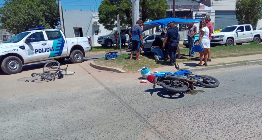 Impacto entre una moto y una bicicleta