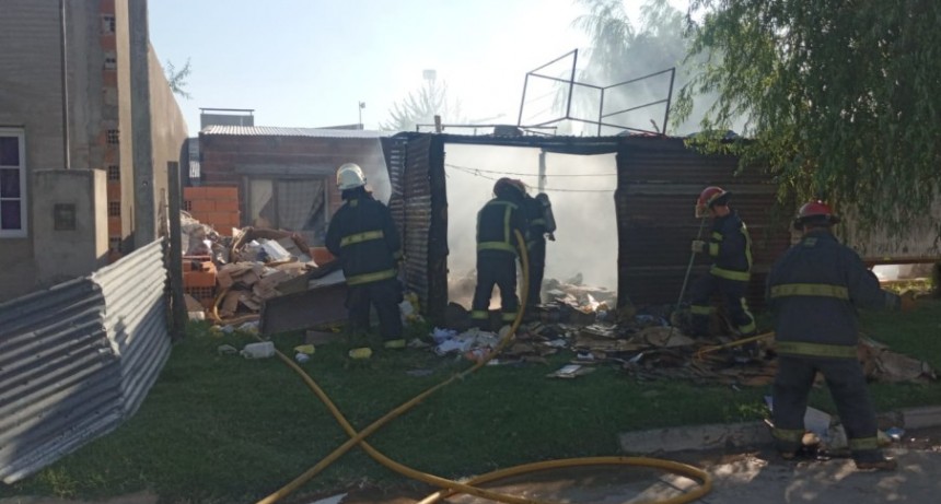 Villa Diamante: Incendio en un galpón