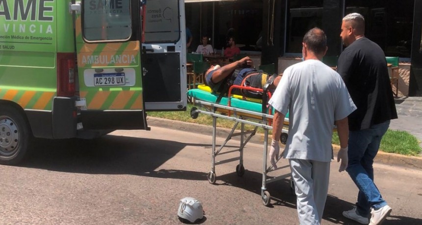 Cayó de su motocicleta y fue trasladado al hospital Capredoni por prevención