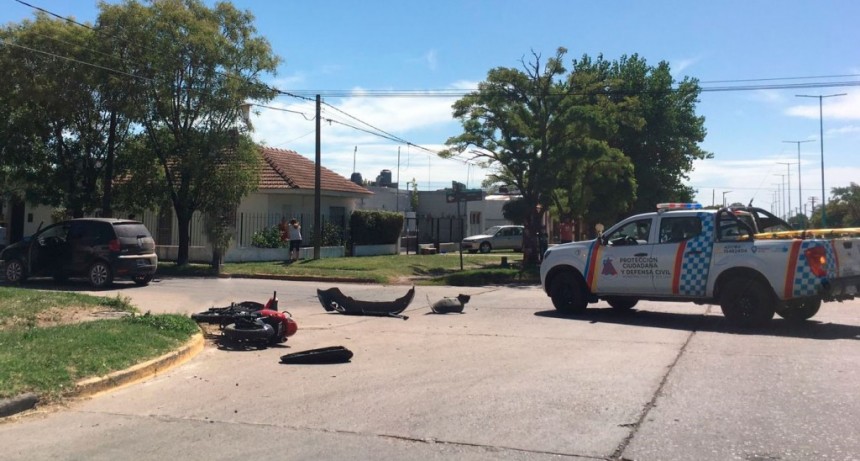 Fuerte colisión avenida Tres de Febrero y Larrea