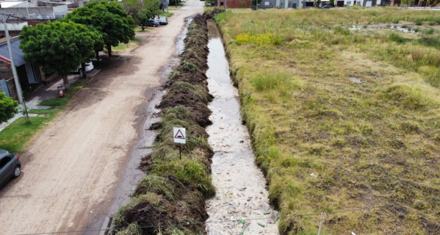 El Municipio saneó el canal de desagüe que está ubicado en calles Saavedra y Vicente López