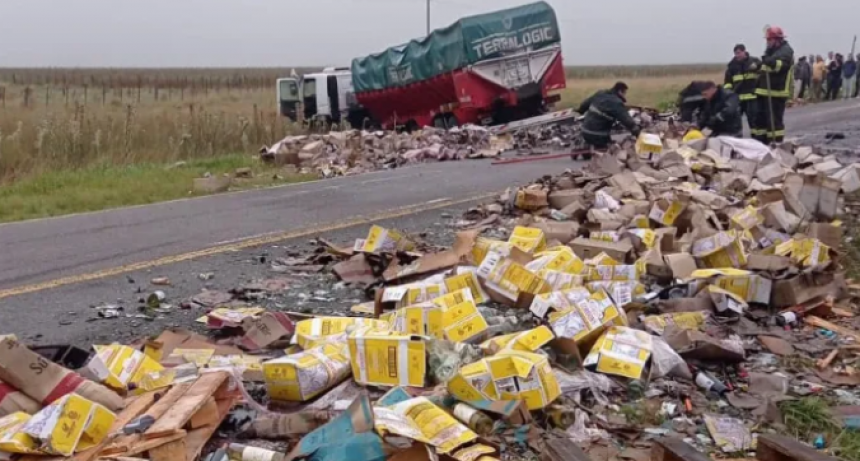 La cosecha de vinos y otras bebidas convocó a muchos viajeros que se acercaron al lugar del accidente 