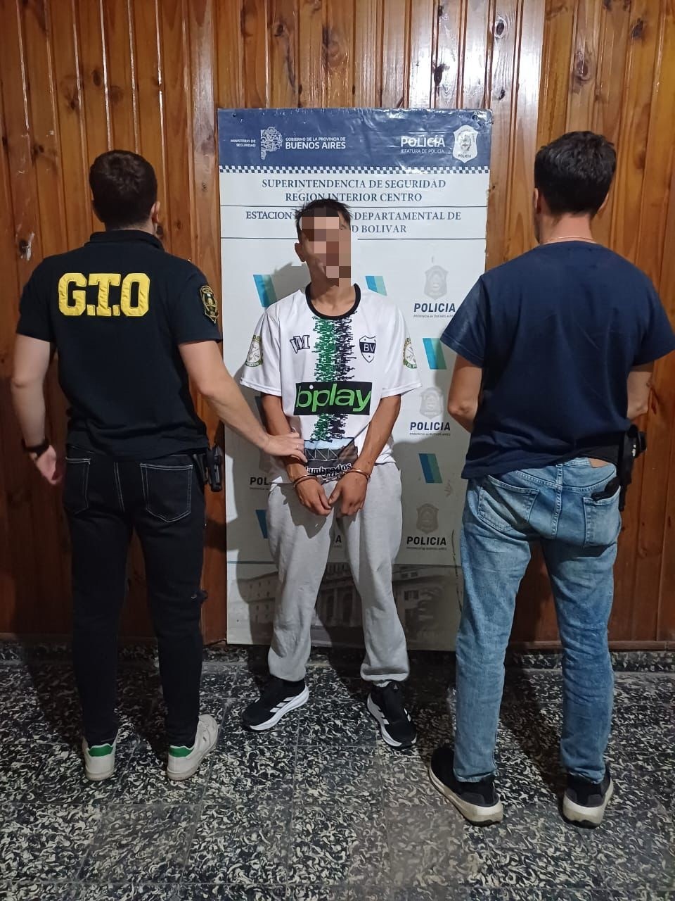 Informe Oficial Jefatura Departamental: por un episodio de violencia en barrio Vivanco, dos sujetos con frondosos antecedentes fueron detenidos tras desobedecer una orden judicial