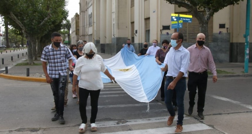 El Intendente Pisano encabezó el acto por el 143° aniversario de Bolívar