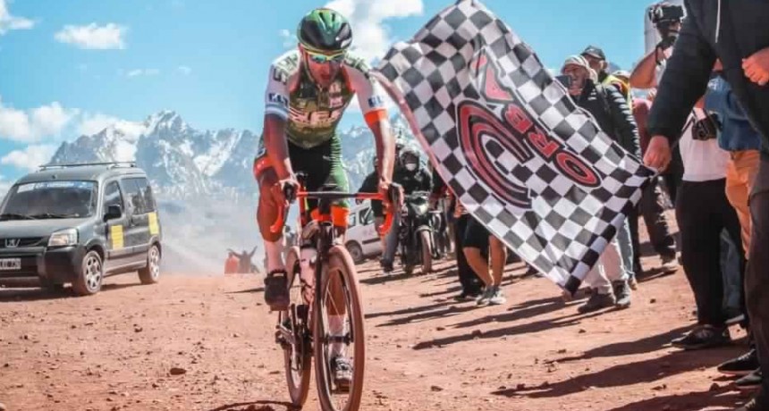 Juan Pablo Dotti en la cima, lidera la general y este domingo se define la Vuelta de Mendoza