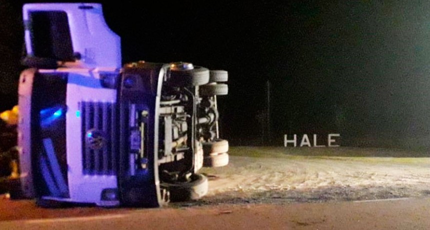 Ruta 205: volcó un camión cargado de girasol