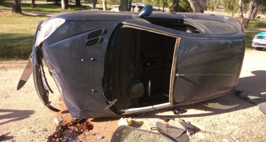 Se produjo un vuelco dentro del predio del Parque 'Las Acollaradas'