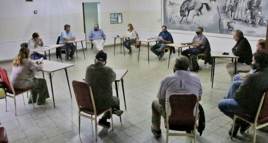 Proyecto de Mejoramiento de caminos rurales: Pisano se reunió con entidades del campo en la Sociedad Rural