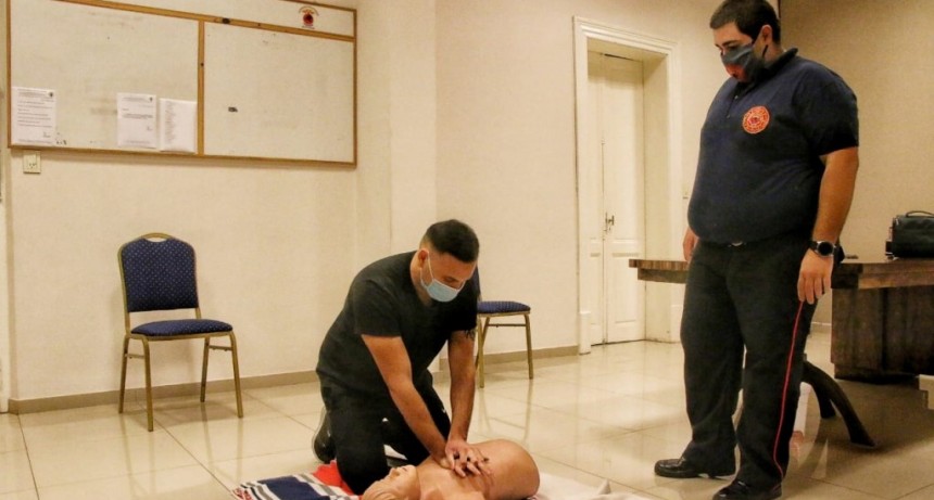 En el Cuartel de Bomberos: Agentes de Seguridad Vial se capacitaron en RCP y Primeros Auxilios