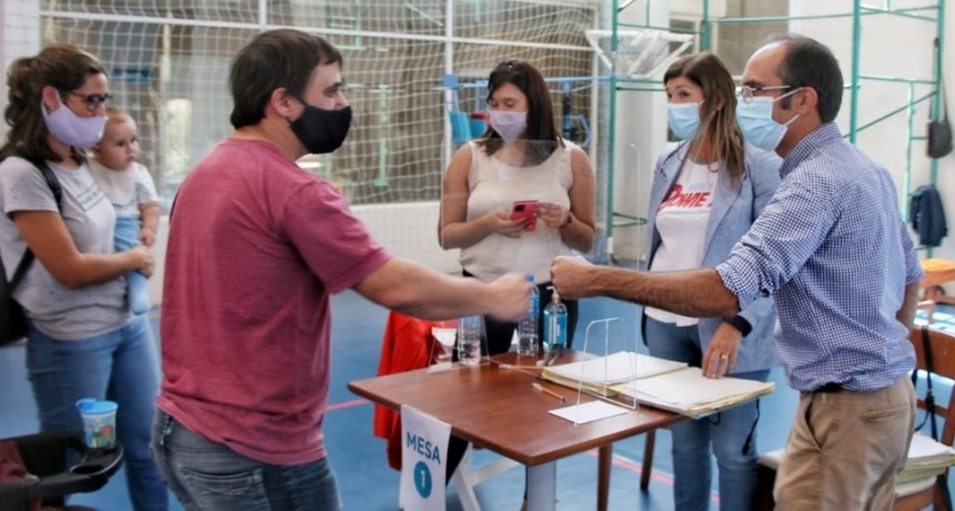 El Municipio cumplió la primera parte de entrega de escrituras este lunes