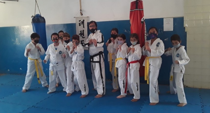 Jorge Ruiz con Taekwondo Bolívar retoman las clases