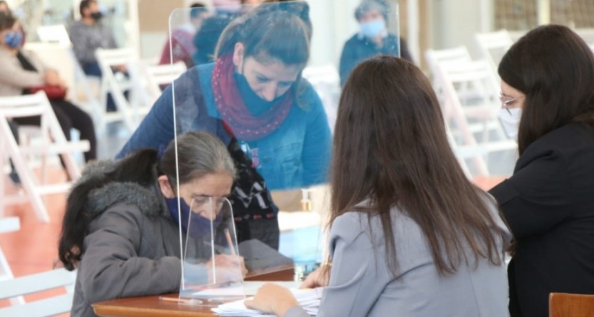 Entrega de escrituras: finaliz&oacute; este martes la entrega de 354 t&iacute;tulos de propiedad a familias bolivarenses