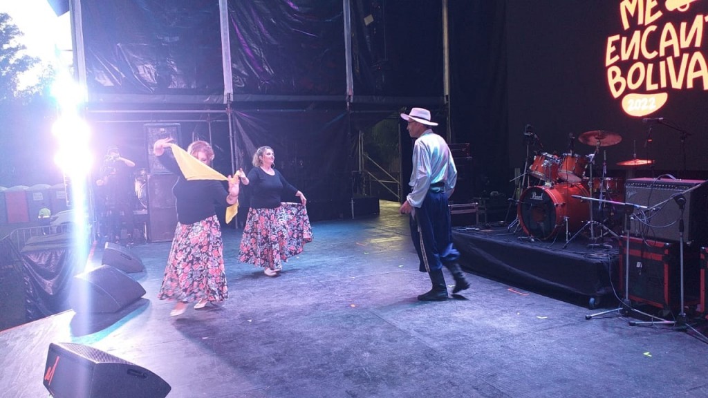 Ballet Simón Bolívar en el escenario mayor, con su estampa y figura de costumbre