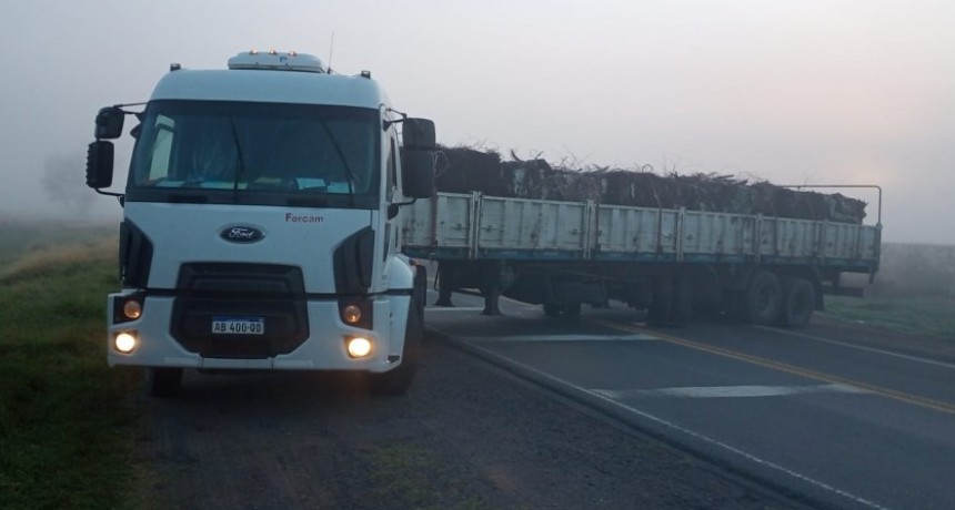 Despiste de un camión en rutas 65 y 205