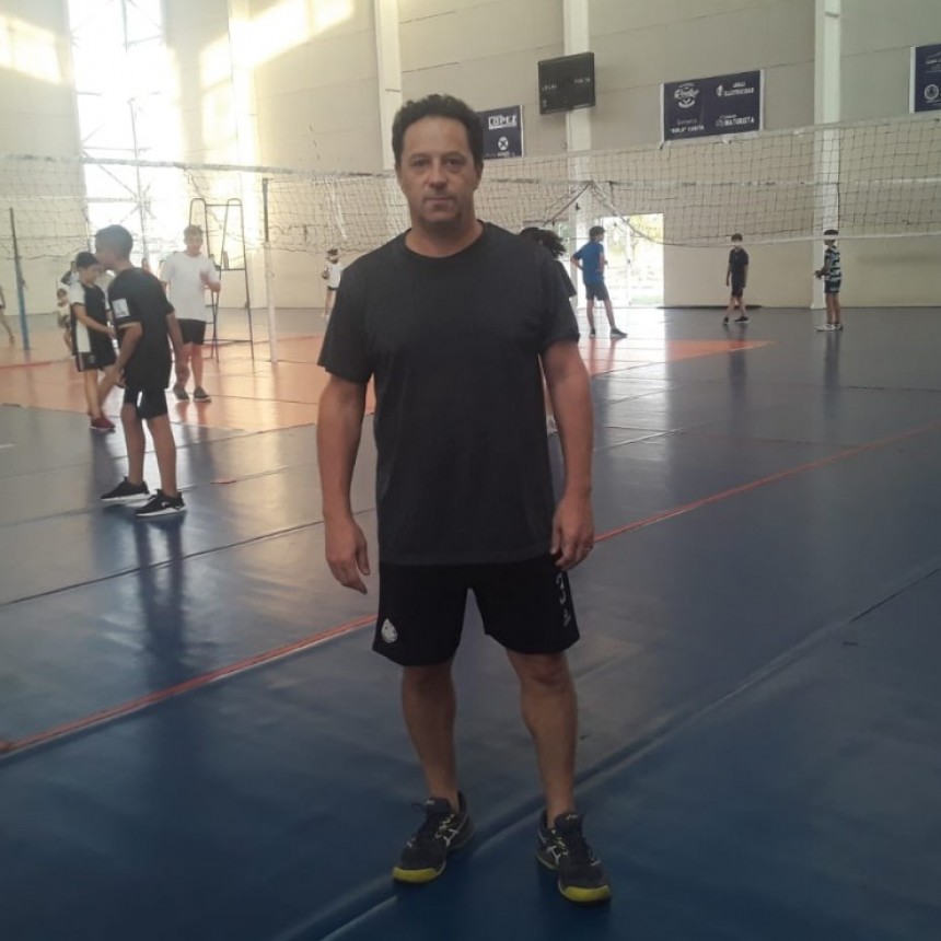 Rodrigo Martínez Granados: “La idea es que todo el mundo que quiera participar de la actividad del vóley, lo pueda hacer”