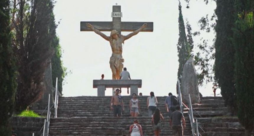 Actividades de la Parroquia San Carlos Borromeo que incluyen la Peregrinaci&oacute;n al Monte Calvario en Tandil