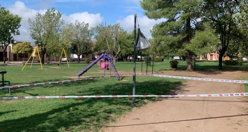 Daños incomprensibles en el alumbrado interior de la plaza Belgrano