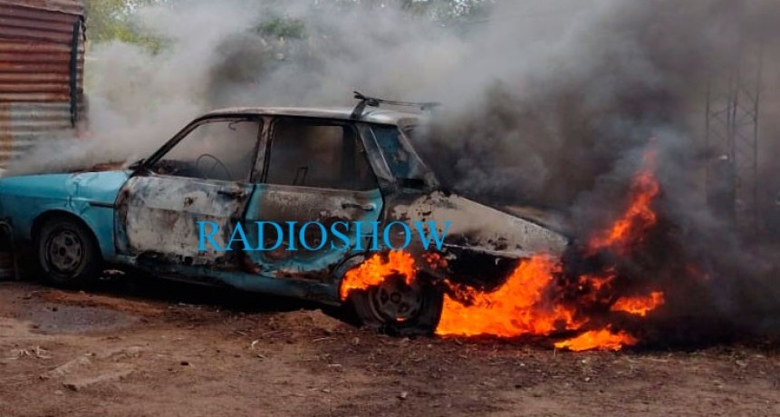 Incendio total de un vehículo en prolongación calle Pueyrredón