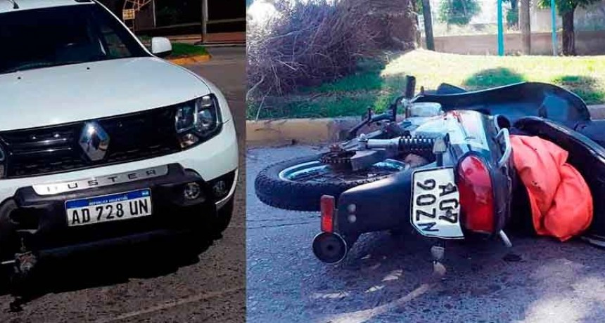 Colisión entre una camioneta y una moto