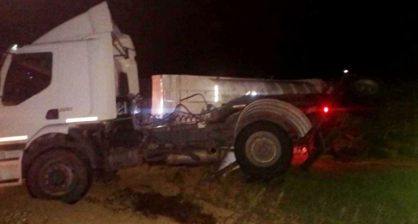 Camionero de Daireaux volcó en Ruta 50