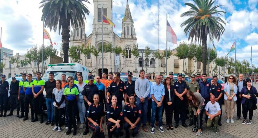 Pisano y Bucca reconocieron a los/as agentes de las Fuerzas de Seguridad, Personal Municipal y Bomberos Voluntarios que participaron de los operativos en la ruta n°205 y El Cabildo