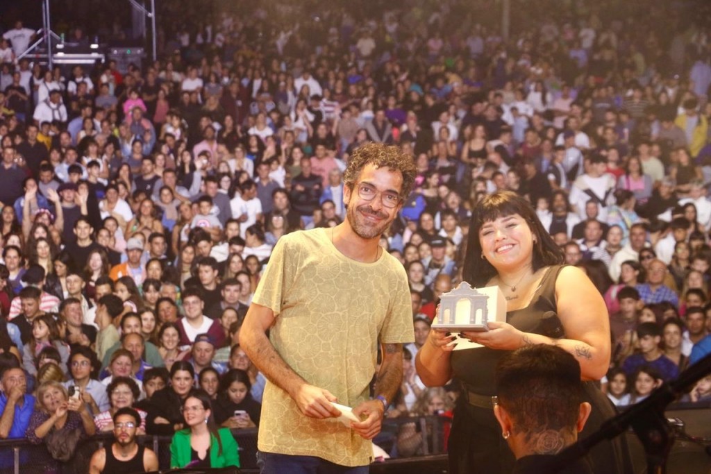 Más de 15.000 personas vibraron con Flor Álvarez en la primera noche del Festival Me Encanta Bolívar