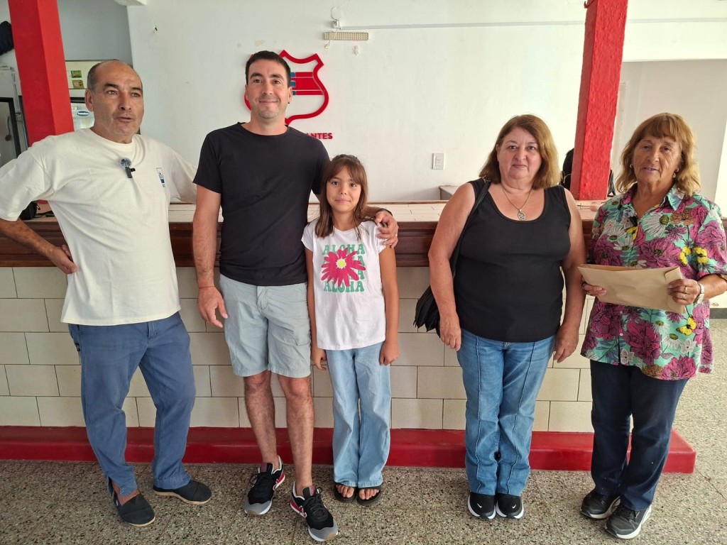 Club Estudiantes hizo entrega de los premios mensuales, que pertenecen a su rifa anual