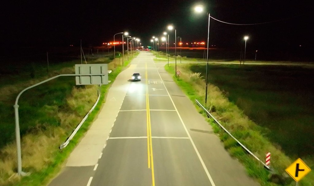 La Cooperativa El&eacute;ctrica instal&oacute; la nueva iluminaci&oacute;n en Ruta 65 y Acceso Pedro Barnetche, y el cambio es notorio
