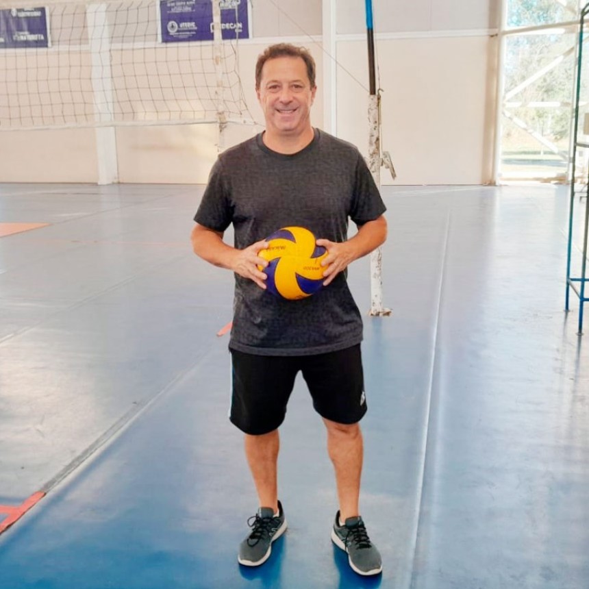 Rodrigo Mart&iacute;nez Granados: "Estamos armando la mayor cantidad de grupos para mantener el v&oacute;ley activo&rdquo;