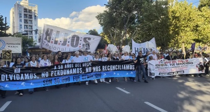 La Plata: masiva movilizaci&oacute;n a 50 a&ntilde;os del inicio de la &uacute;ltima dictadura militar