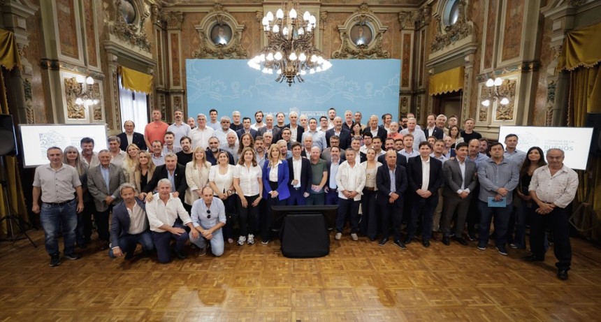 Kicillof: &ldquo;La Provincia y los municipios no les vamos a dar la espalda a los bonaerenses que sufren necesidades&rdquo;