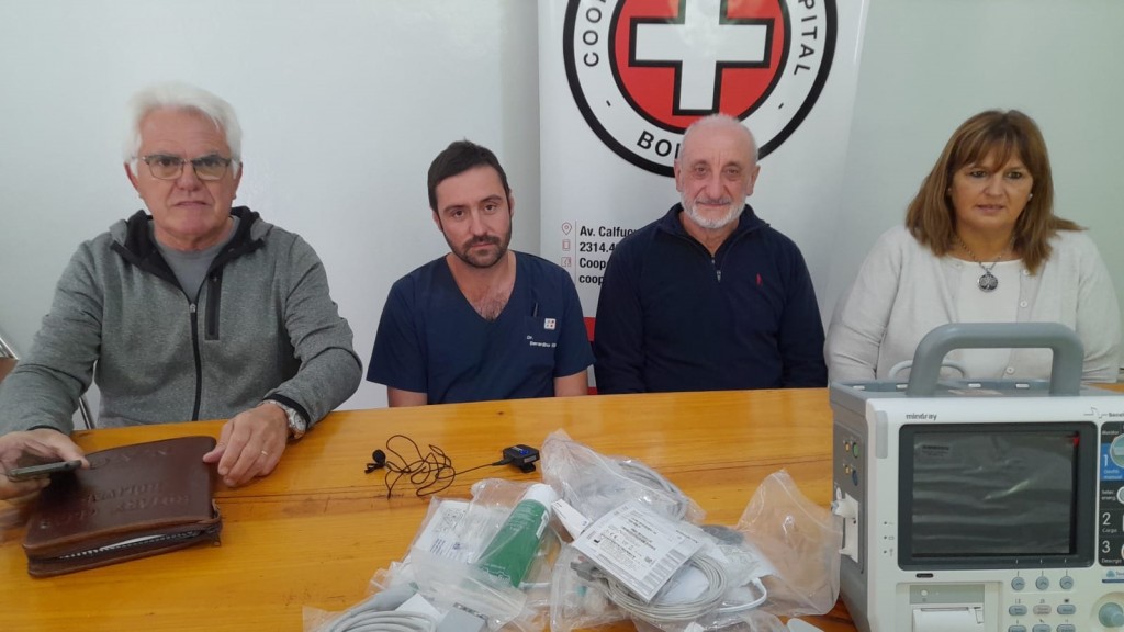 La Cooperadora del Hospital Capredoni hizo entrega de un nuevo equipo, en este caso un Cardiodesfibrilador para la UTI