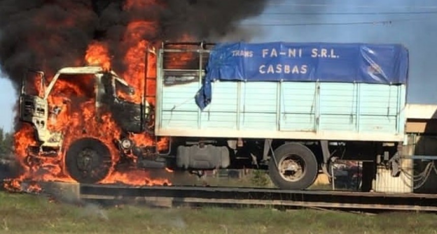 Un cami&oacute;n se incendi&oacute; la balanza p&uacute;blica de Casbas