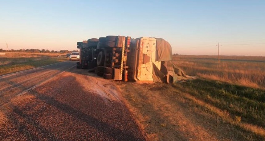 Volcó un camión en ruta 226, en inmediaciones a Vallimanca